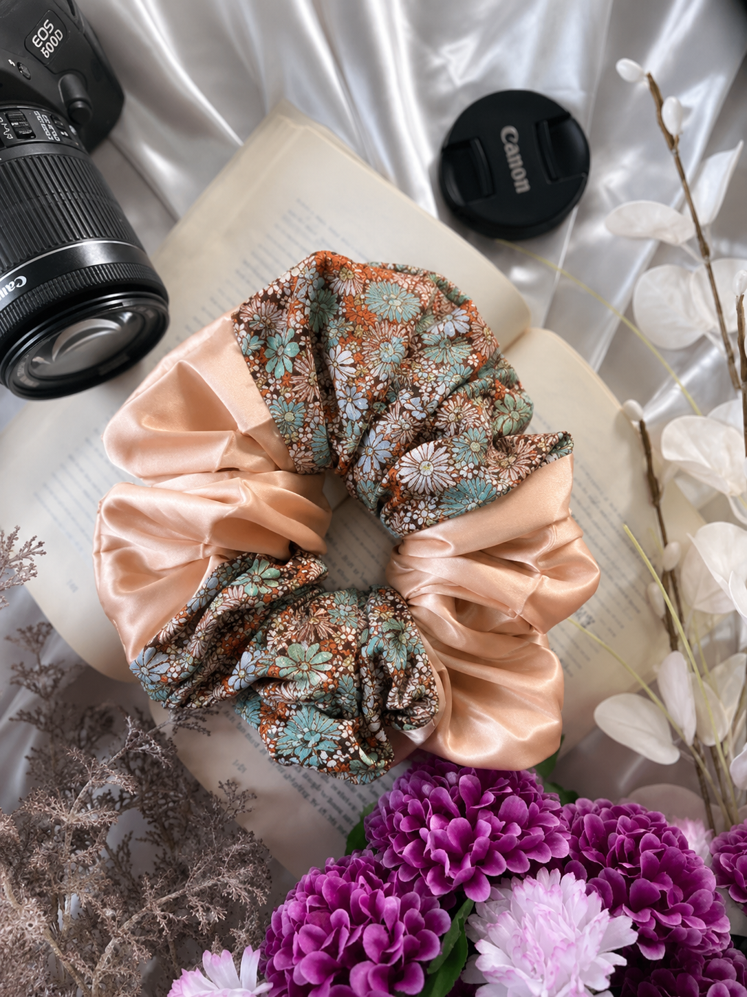 Champagne Daisy Luxe XL Scrunchie